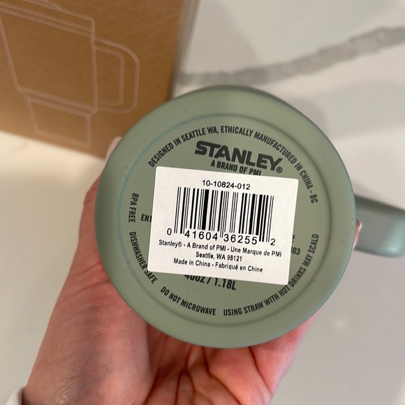 Stanley - BAY LEAF - 40 oz. Quencher H2.0 Flowstate Tumbler - Soft Matte - NWT! - Picture 8 of 8